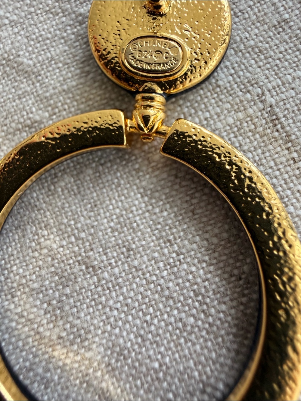 🖤CHANEL Black and White Hoop Earrings with Gold CC Emblem🖤 - Picture 10 of 11